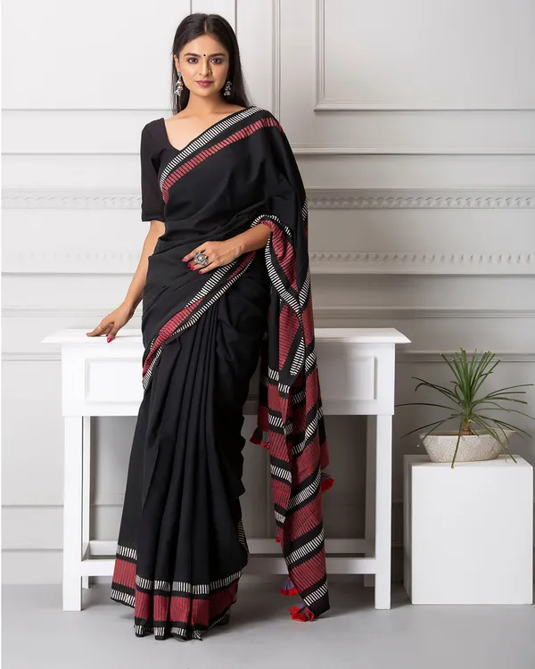 Red_Cotton_Linear_Hblock_Print_Mulmul_Saree_For_Women